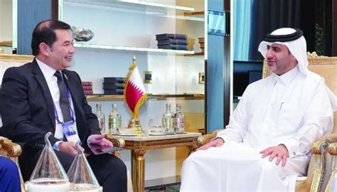 Qcb Governor Meets Participants In Qatar Economic Forum Gulf Times