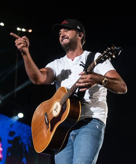 Luke Bryan Breaks New Ground At Dodger Stadium With His What Makes You