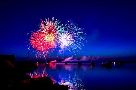 royalty  photo colorful fireworks   july pickpik