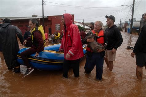 Inundaciones En El Sur De Brasil Alcanzan El Centro De La Ciudad De