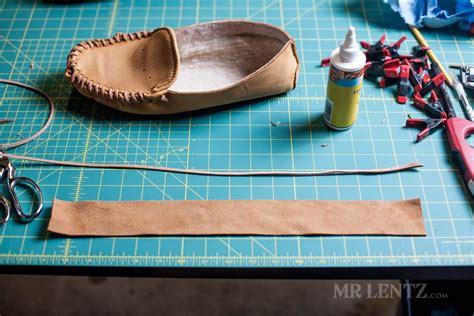 Leather Moccasins Tutorial Part 3 Of 3 Mr Lentz Leather Goods Leather Moccasins Diy