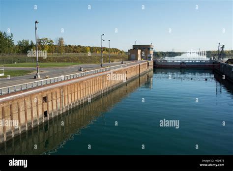 St lawrence seaway locks hi-res stock photography and images - Alamy