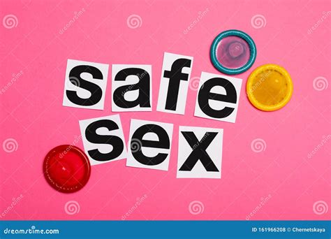 彩色安全套和背景、平底的safe Sex 库存照片 图片 包括有 怀孕 责任 健康 粉红色 性交高潮 161966208