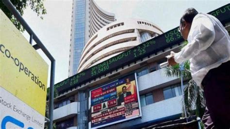 Sensex Nifty Log 1st Gain In Four Sessions Republic World