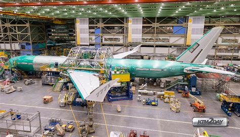 Boeing Quietly Unveils Worlds Longest Passenger Plane 777x