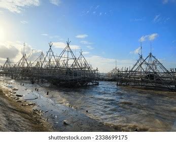 11,389 Fish Trap River Images, Stock Photos, 3D objects, & Vectors ...