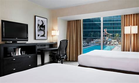 Rooms & Suites | Hilton Anaheim