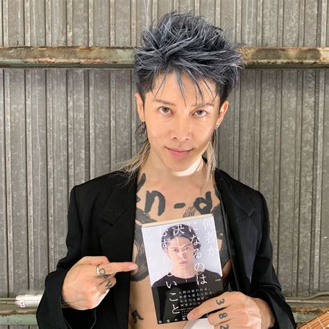 Miyavi Staff【公式】 On Twitter Miyaviofficial 自身 初エッセイ 『何者かになるのは決して