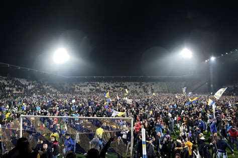 I Tifosi Del Frosinone Festeggiano La Promozione In Serie A Sport