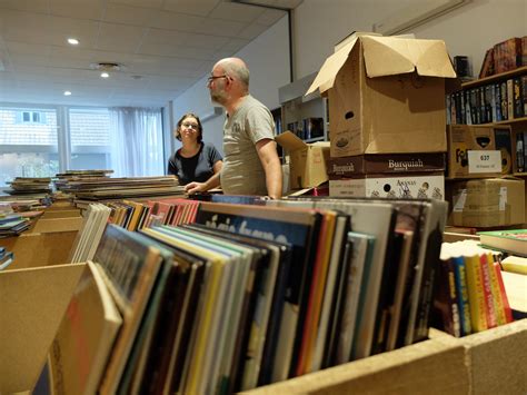 Belfort l installation de la 45e Foire aux livres a commencé