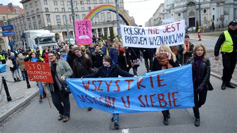 Ponad 2 tysiące osób w walce o prawa kobiet Manifa w Warszawie