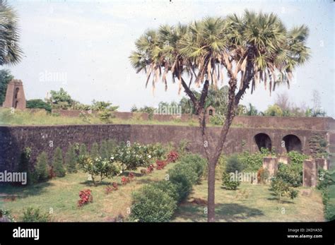 Moti Daman Fort:- You cannot miss this massive, impressive & beautiful fort in Daman. There are ...