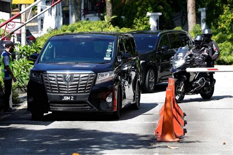 Muhyiddin Arrives At Macc Headquarters To Have Statement Recorded Over