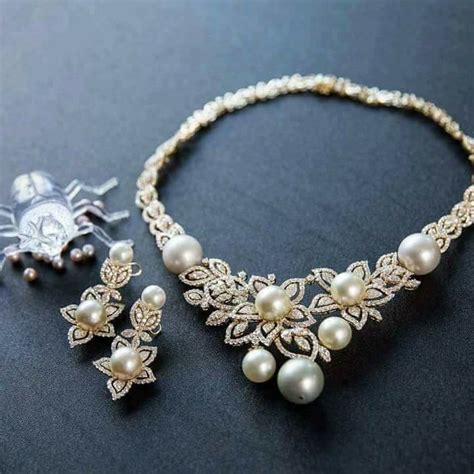 Pin By On Pearl Pearl Necklace Designs Fashion