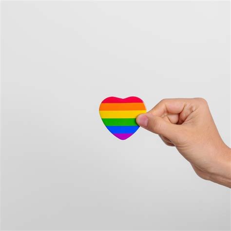 Concepto Del Mes Del Orgullo Lgbt O Lgbtq O Lgbtqia Con Forma De Corazón De Arco Iris Para