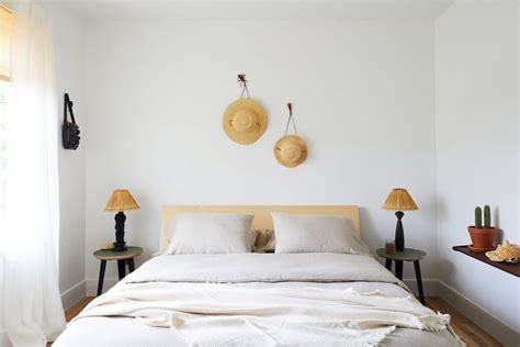 Small Bedroom Decor Ideas: Decorating a Small Bedroom Tips | Puffy