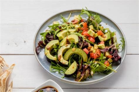 Ensalada De Aguacate Con Aderezo De Almendras En 10 Minutos