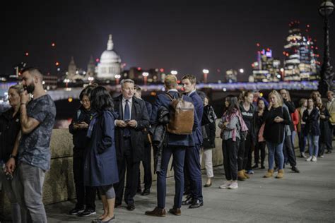 The Most British Reactions To The Miles Long Queue To See The Queen