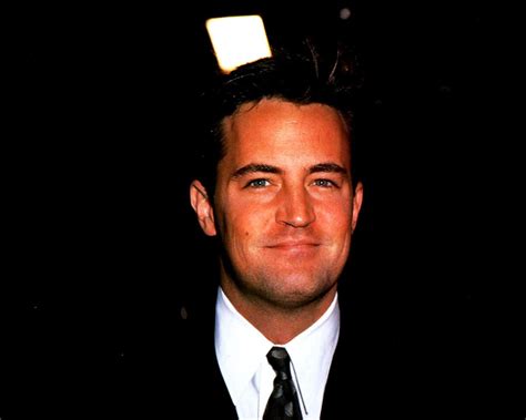 100 Matthew Perry Wallpapers