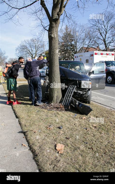 Car crumple zones hi-res stock photography and images - Alamy