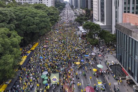 Manifestantes Fazem Ato Contra Indica O De Fl Vio Dino Ao Stf