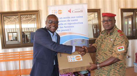 UNFPA Burkina Faso LUNFPA offre du matériel médico technique au