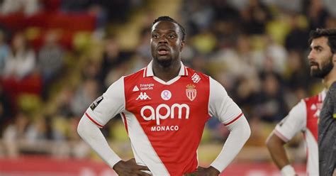 Foot Attaquant De Monaco Ilenikhena Agress Et D Pouill Dans Lessonne