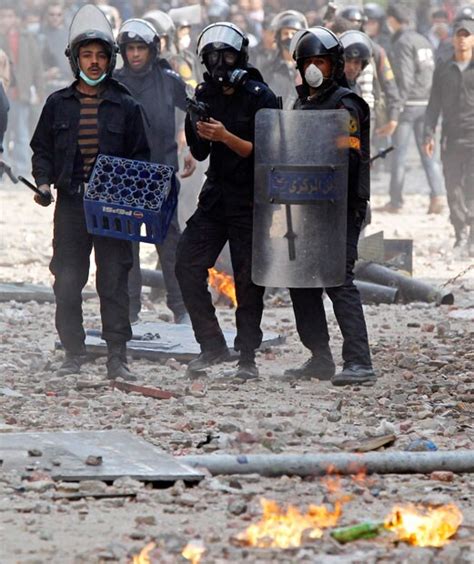 Egypt Protests Violent Street Battles Continue Around Cairo S Tahrir