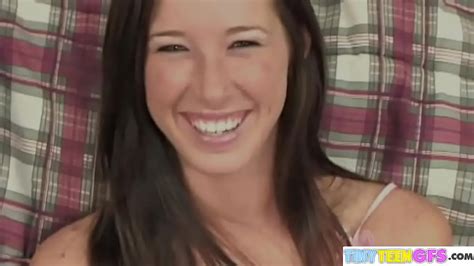 Sexy Brooke Skye Shows Off Her Vagina XNXX