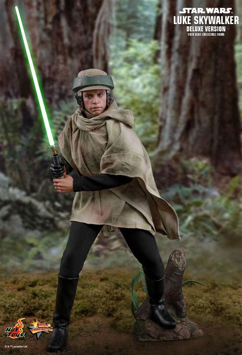 Hot Toys Luke Skywalker Deluxe Version Has All The Accessories