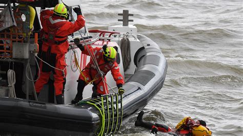 Seenotretter Ein Seemann Tot Zwei Gerettet