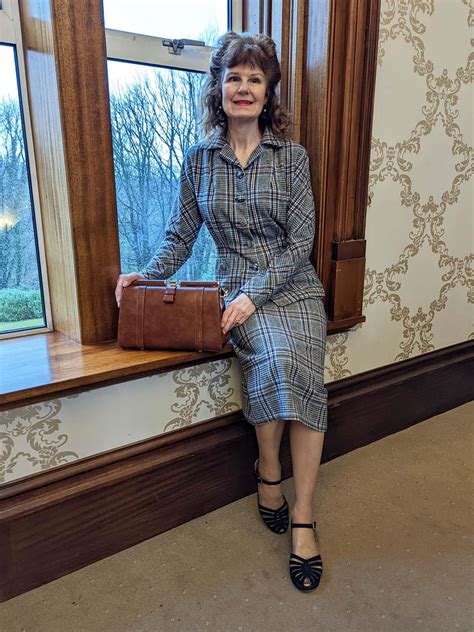 1940s Vintage Amity Skirt Suit In Brown And Blue Check Suits For Women 1940s Fashion Stylish