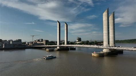 Le Pont Chaban Delmas En Taxi Bordeaux Un Trajet Sur Mesure