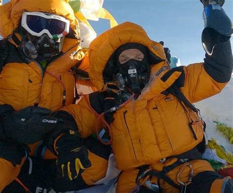 Everest 8 848 M Le Foto Di Vetta Di Andrea Lanfri E Luca Montanari