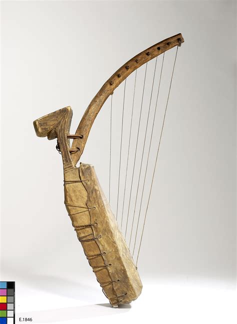 Harpe Arquée Ngombi Collections Du Musée De La Musique