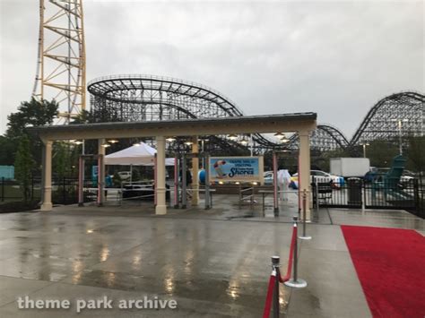 Entrance at Cedar Point Shores | Theme Park Archive