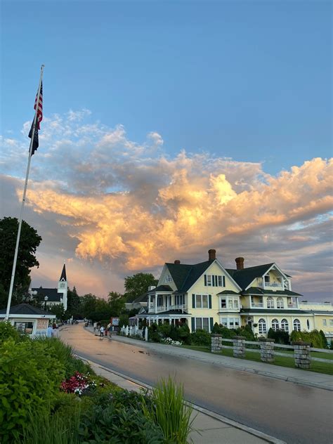 Iroquois Hotel Mackinac / Mackinac Island Hotels | Official Website