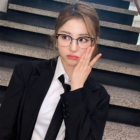 Yunjin Lesserafim Lq Icon Glasses In 2023 Glasses Fashion Outfits