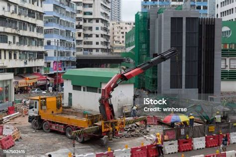 港鐵土瓜灣站香港地盤 照片檔及更多 中國 照片 中國 中環區 香港 九龍 Istock