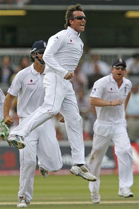 Graeme Swann celebrates after removing Michael Clarke | ESPNcricinfo.com