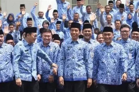 Jokowi Rombak Besaran Gaji Pns Golongan I Ii Iii Iv Tahun Ini