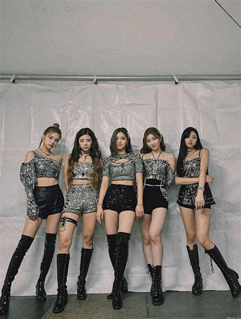 Itzy On Twitter In 2021 Itzy Stage Outfits Kpop Fashion