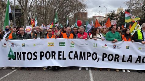 Unos 30 000 agricultores y ganaderos de CyL secundan la manifestación