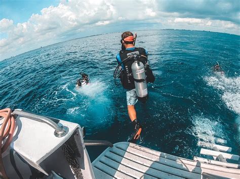 Giant Stride Scuba Diving Entry Costa Rica Dive And Surf