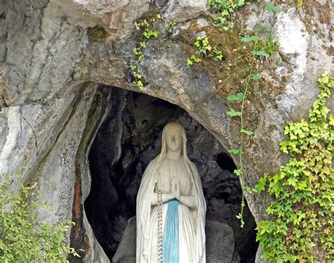 Mil Messainlatino It Il Santo Del Giorno In Plinio Corrêa De Oliveira 31 Lourdes E La