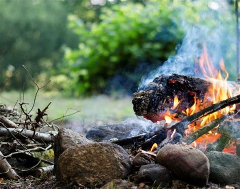 Workshop für Familien Feuer machen mit Feuerstahl wander kathi