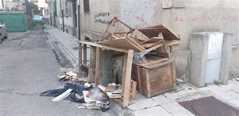 Vigili Urbani Di Messina Stanano Chi Abbandona Rifiuti De Luca Siamo