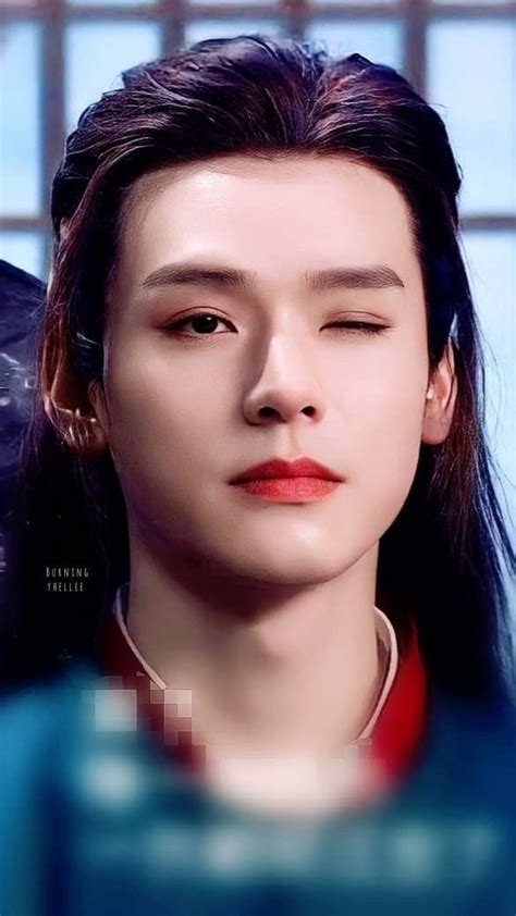 Pin by on Concert Sơn Hà Lệnh Body reference poses Cute gay couples Red eyeliner