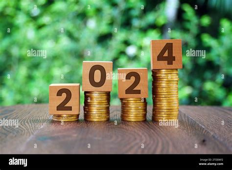 Apile Monedas En Bloque De Madera Año 2024 Utilizando Como Concepto De Negocio Y Financiero Año