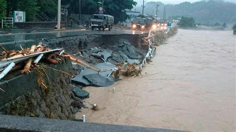 Nepal Alluvioni E Frane Il Bilancio Sale A Oltre Morti